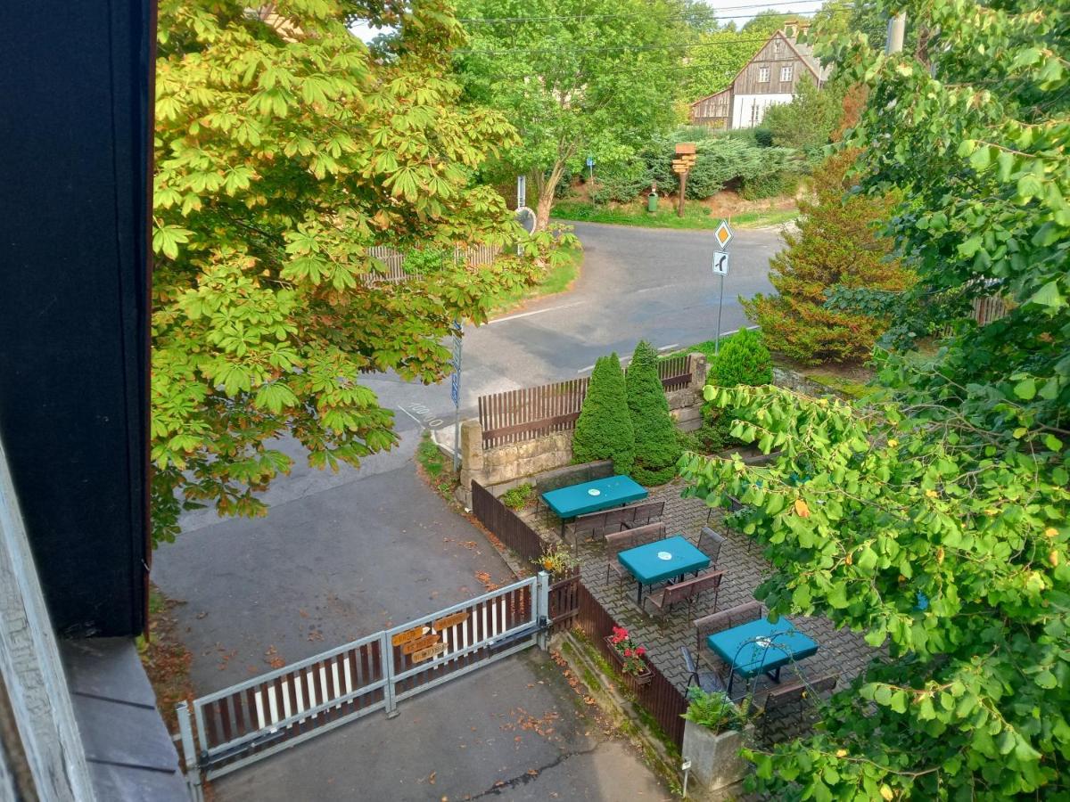 Hotel U Zeleneho Stromu - Zum Gruenen Baum Hřensko Exteriör bild