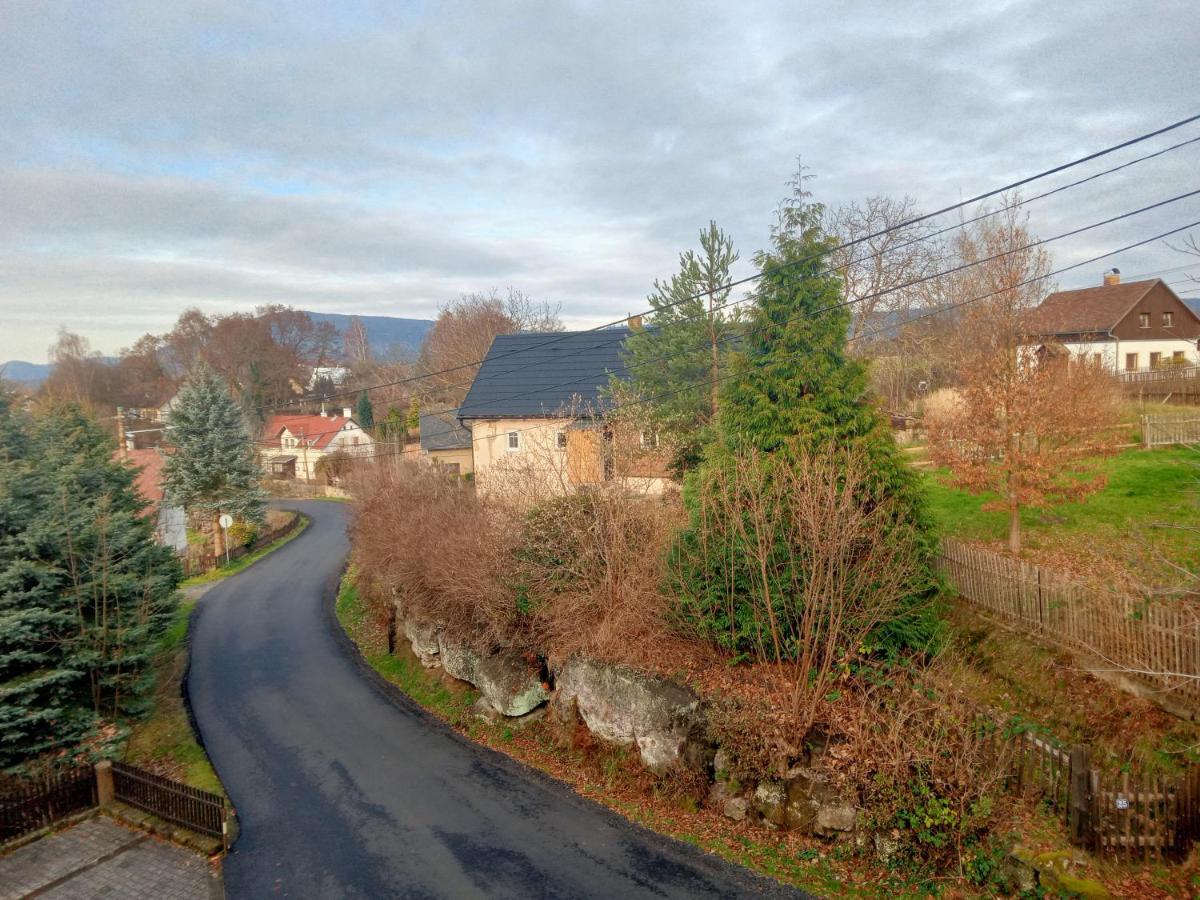 Hotel U Zeleneho Stromu - Zum Gruenen Baum Hřensko Exteriör bild