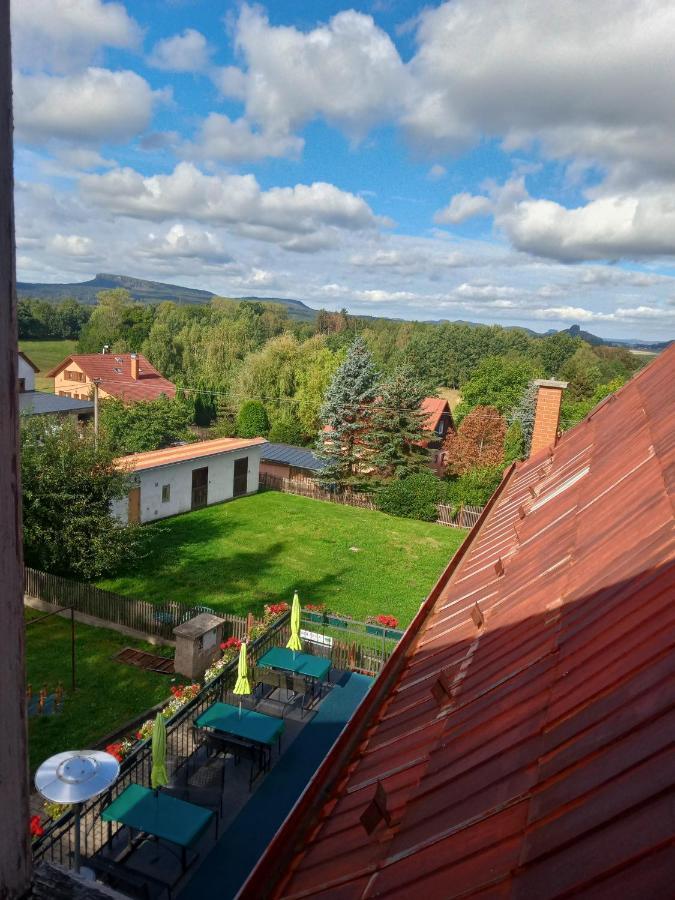 Hotel U Zeleneho Stromu - Zum Gruenen Baum Hřensko Exteriör bild