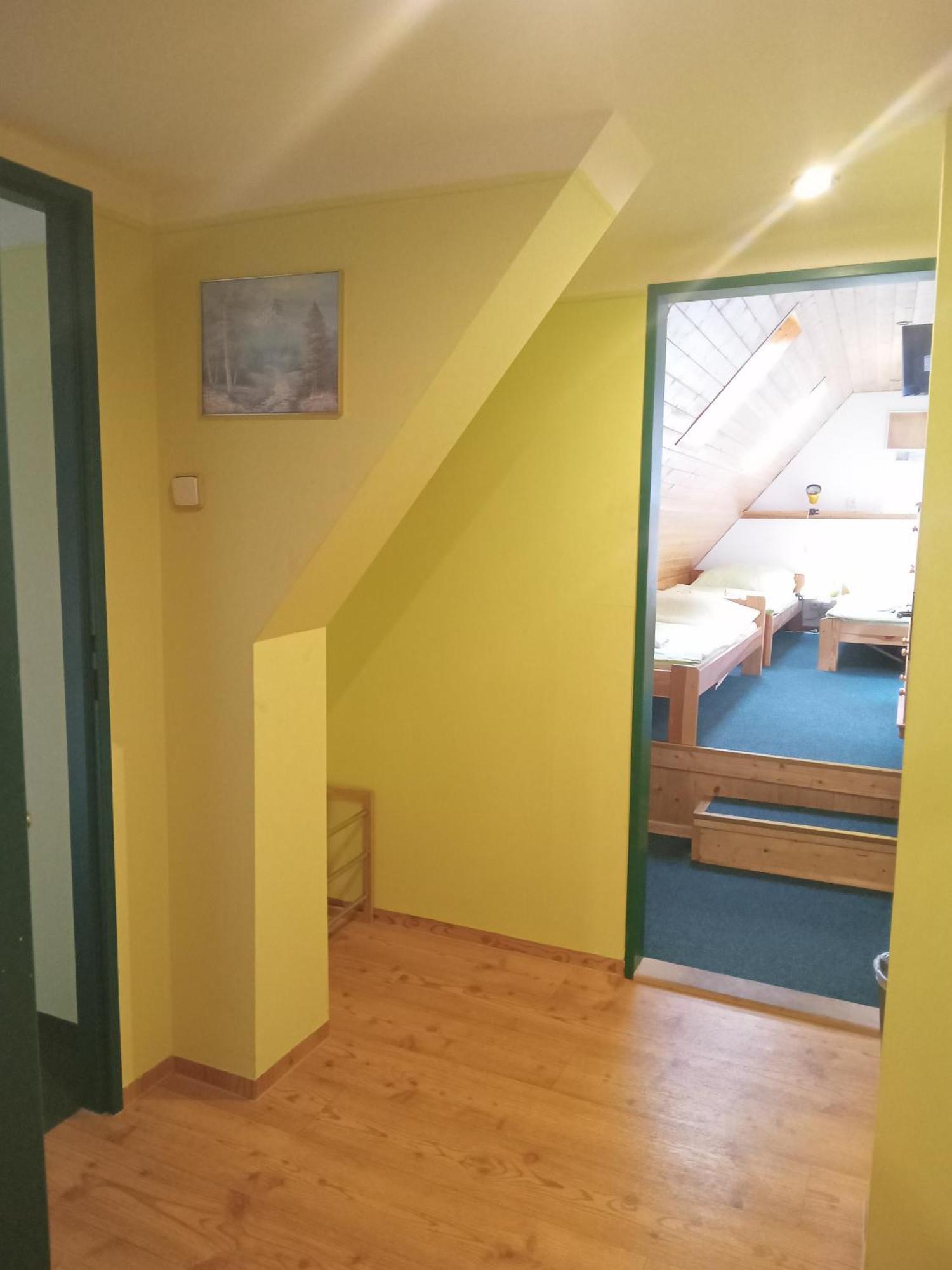 Hotel U Zeleneho Stromu - Zum Gruenen Baum Hřensko Exteriör bild
