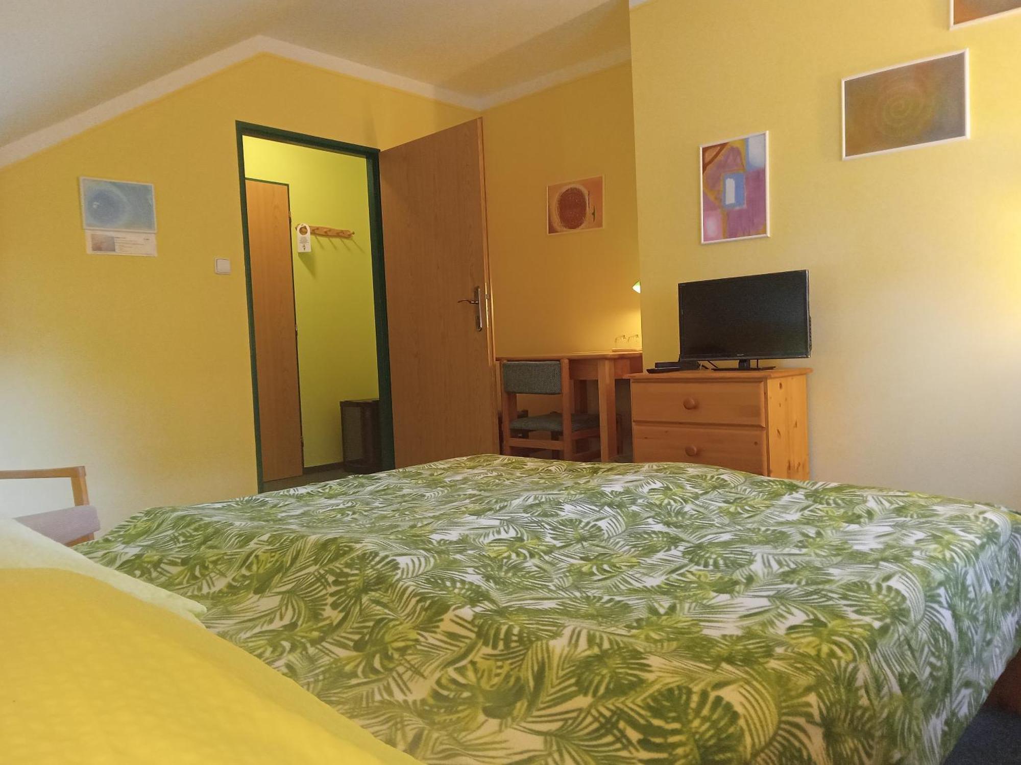 Hotel U Zeleneho Stromu - Zum Gruenen Baum Hřensko Exteriör bild