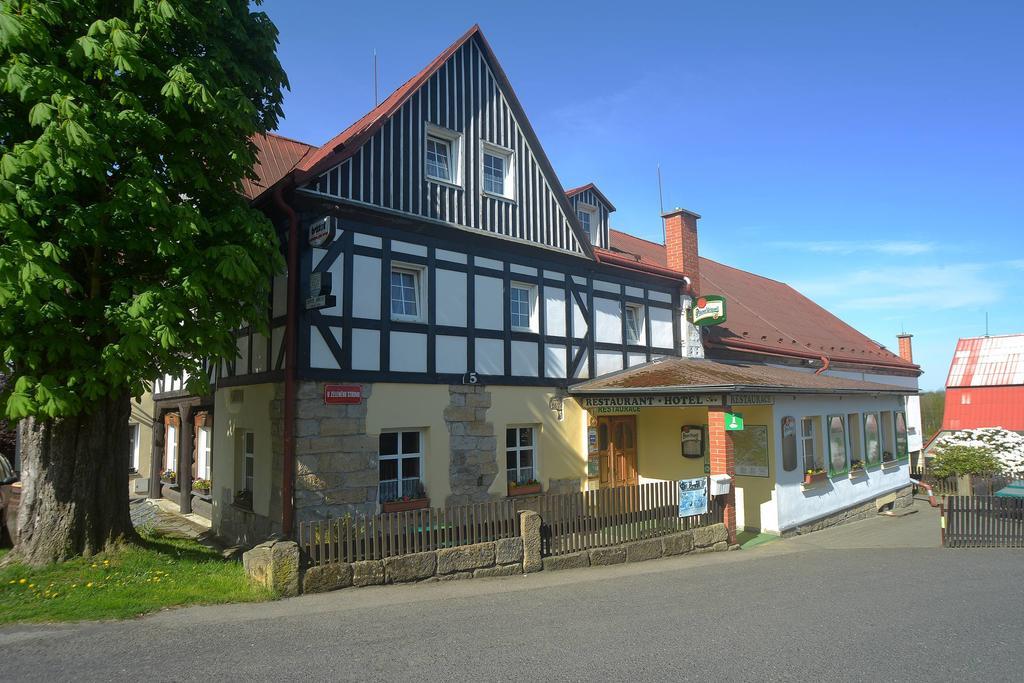 Hotel U Zeleneho Stromu - Zum Gruenen Baum Hřensko Rum bild