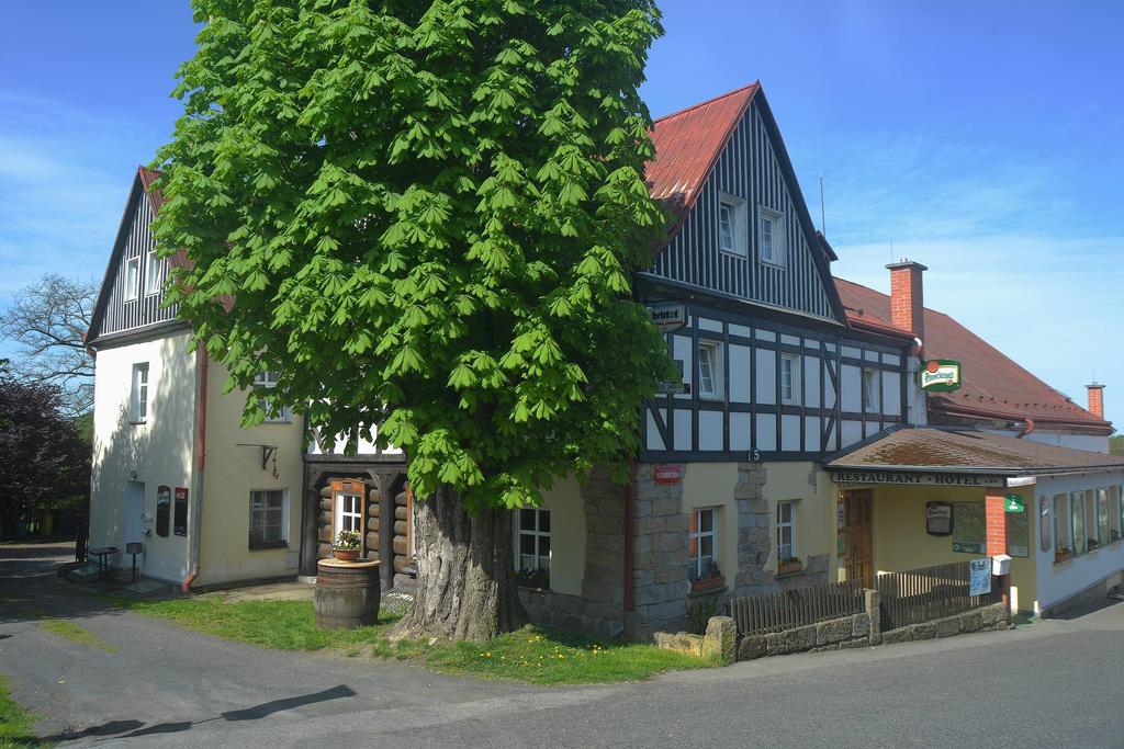Hotel U Zeleneho Stromu - Zum Gruenen Baum Hřensko Rum bild